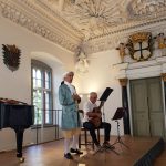 Berthold Büchele und Ernst Greinacher im Rittersaal von Schloss Achberg