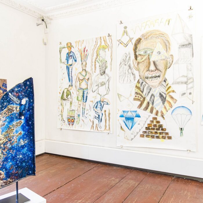 Ausstellungsansicht des Künstlerpaares Alex Tennigkeit und Stefan Kaminski in der Ausstellung "Kunst & Liebe" in Schloss Achberg
