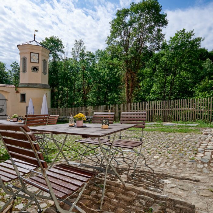 Schlosshof (c) Victor Marin
